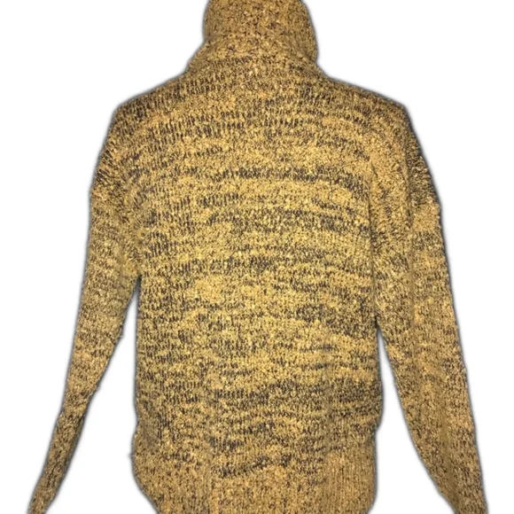 ROMEO AND JULIET COUTURE TURTLE NECK SWEATER - Picture 2 of 5